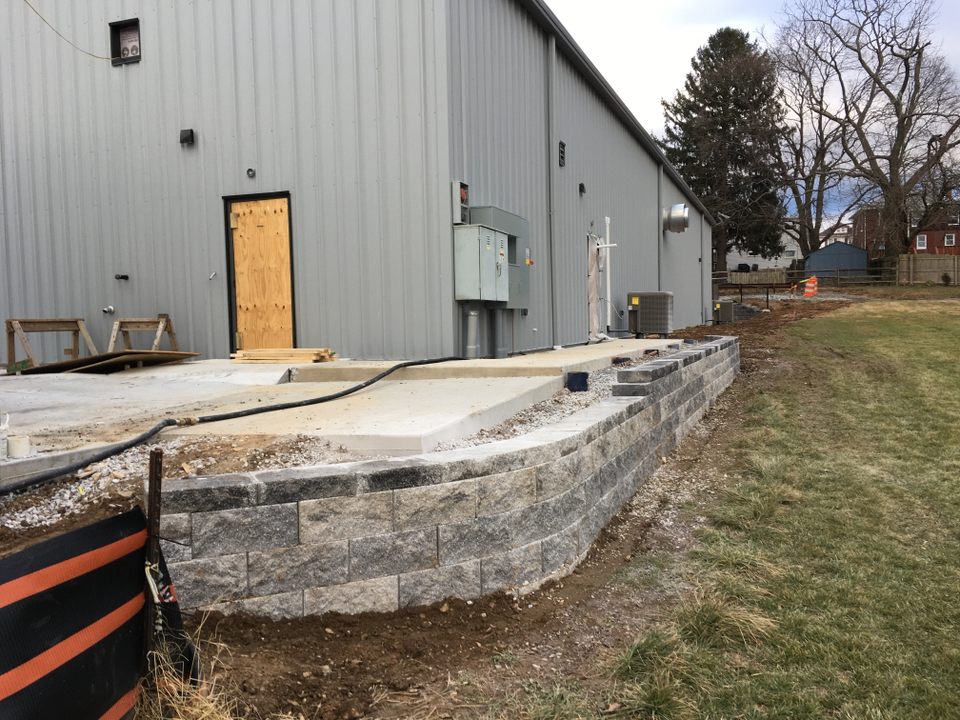 Rear retaining wall installation 1/20/23