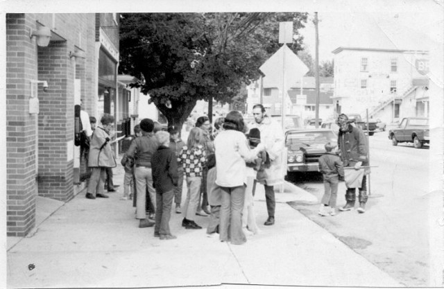 Asst. Chief Doug Bare speaking with the crowd at the October 22, 1972 open house.