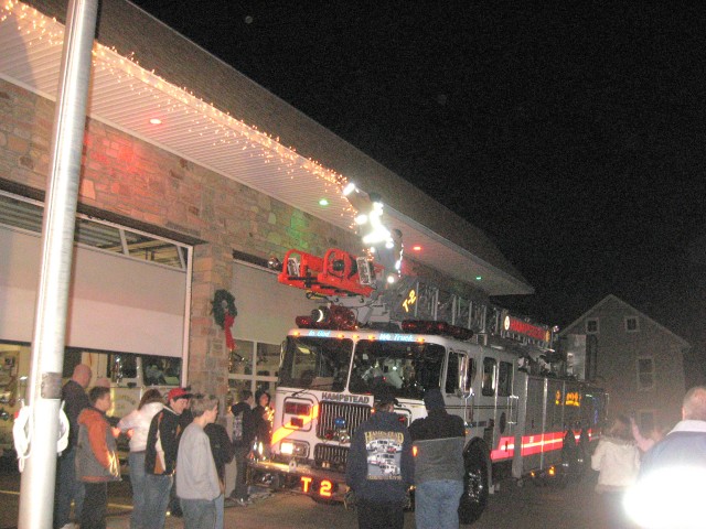 Putting Up Christmas Lights, 2007