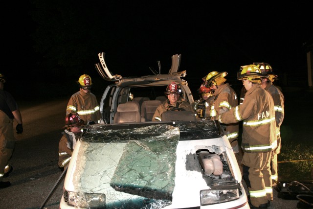 Vehicle Extrication, 2007.  The Juniors gather around their leader - the simulated victim.