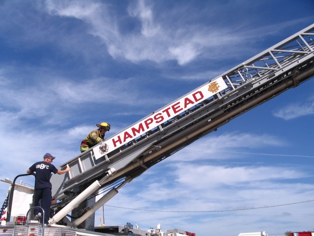 Juniors Day, 09-20-2008. Aerial ladder training - starting up.